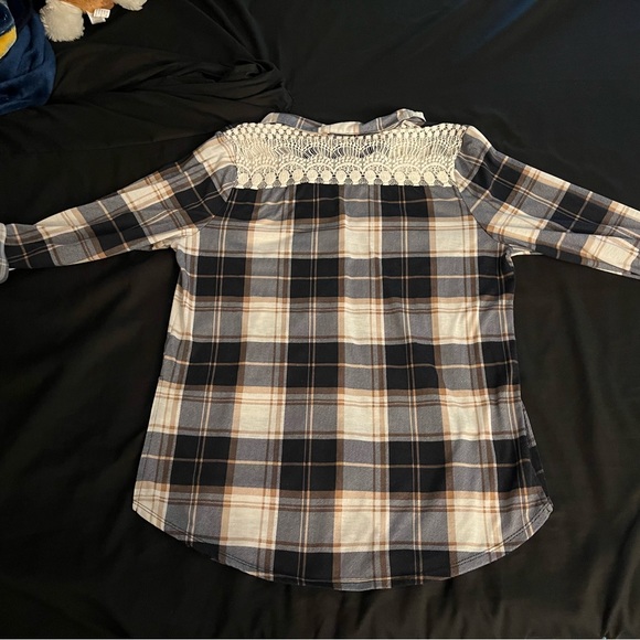 Women’s Karen Brooks button down plaid 3/4 sleeves top with crochet back - Picture 8 of 12